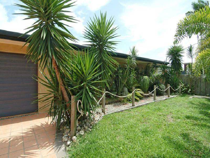 52 Veivers Road, Palm Cove QLD 4879