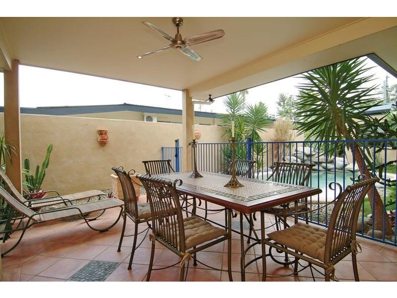 52 Veivers Road, Palm Cove QLD 4879