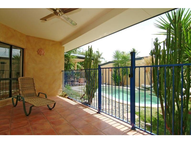 52 Veivers Road, Palm Cove QLD 4879