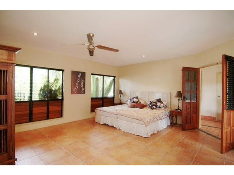 52 Veivers Road, Palm Cove QLD 4879