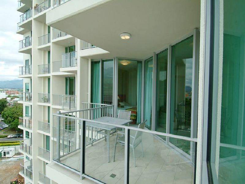 Level 7 APT 706 /  99 THE ESPALANDE, Cairns City QLD 4870