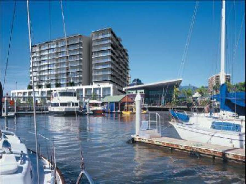 2 / 10A  Marlin Pde, Cairns City QLD 4870