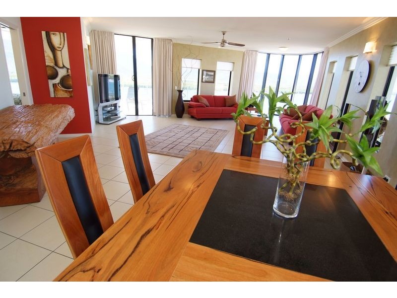 APT 1104 /  25 Wharf Street, Cairns QLD 4870