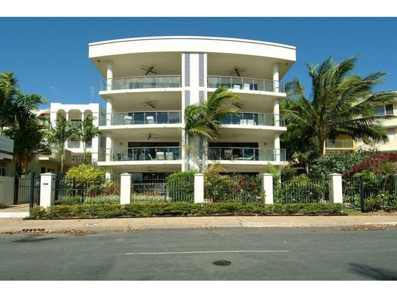 PENTHOUSE 8 / 37  Vasey Esplanade, Trinity Beach QLD 4879