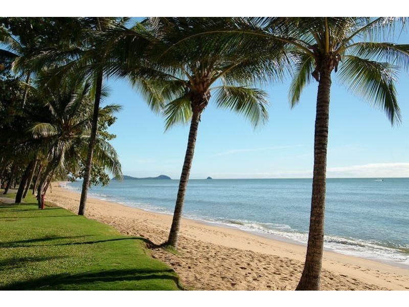 PENTHOUSE 8 / 37  Vasey Esplanade, Trinity Beach QLD 4879