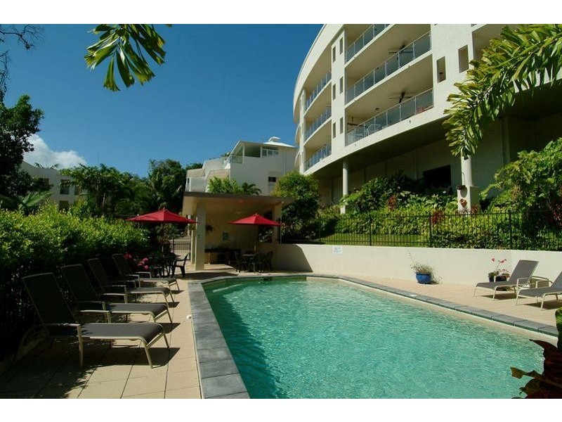 PENTHOUSE 8 / 37  Vasey Esplanade, Trinity Beach QLD 4879