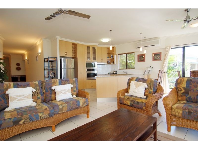 PENTHOUSE 8 / 37  Vasey Esplanade, Trinity Beach QLD 4879