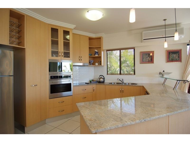 PENTHOUSE 8 / 37  Vasey Esplanade, Trinity Beach QLD 4879