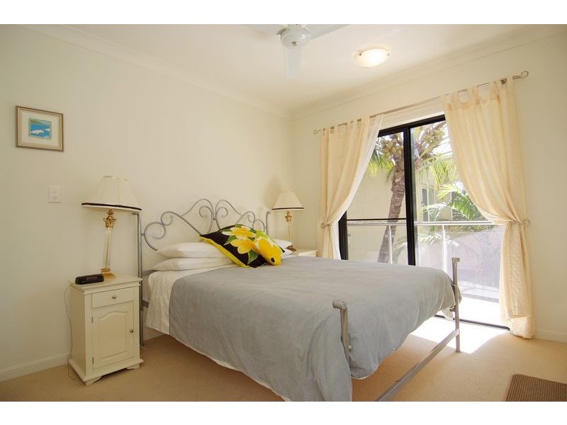 PENTHOUSE 8 / 37  Vasey Esplanade, Trinity Beach QLD 4879