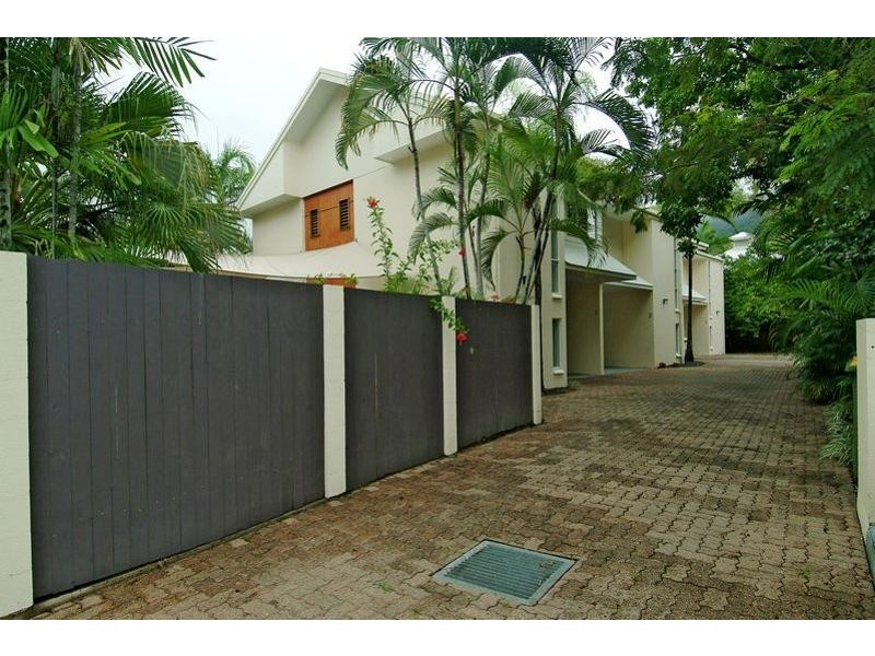 APT. 1 /  15 Amphora Street, Palm Cove QLD 4879
