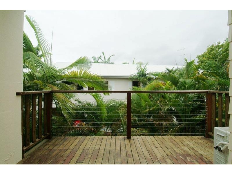 APT. 1 /  15 Amphora Street, Palm Cove QLD 4879