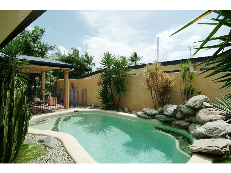 52 Veivers Road, Palm Cove QLD 4879