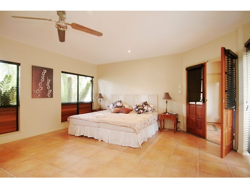 52 Veivers Road, Palm Cove QLD 4879