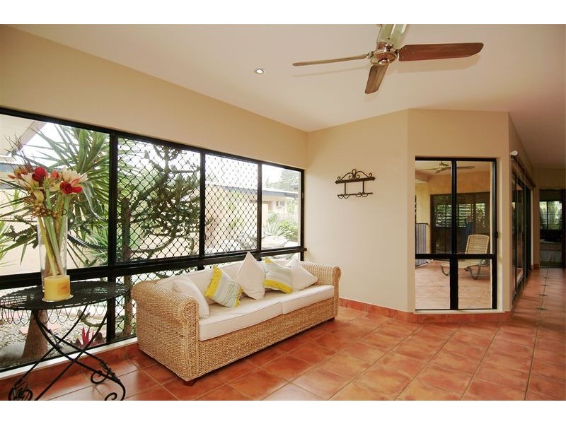 52 Veivers Road, Palm Cove QLD 4879
