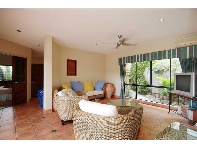 52 Veivers Road, Palm Cove QLD 4879