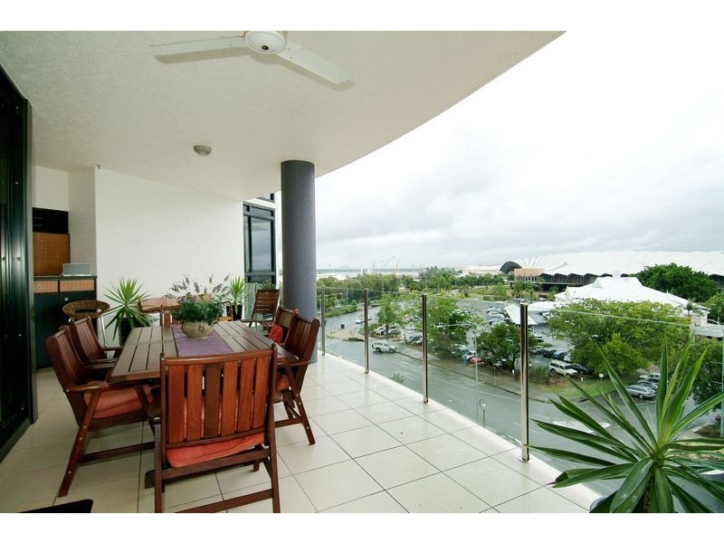 APT. 601/2-4  Lake Street, Piermonde, Cairns QLD 4870