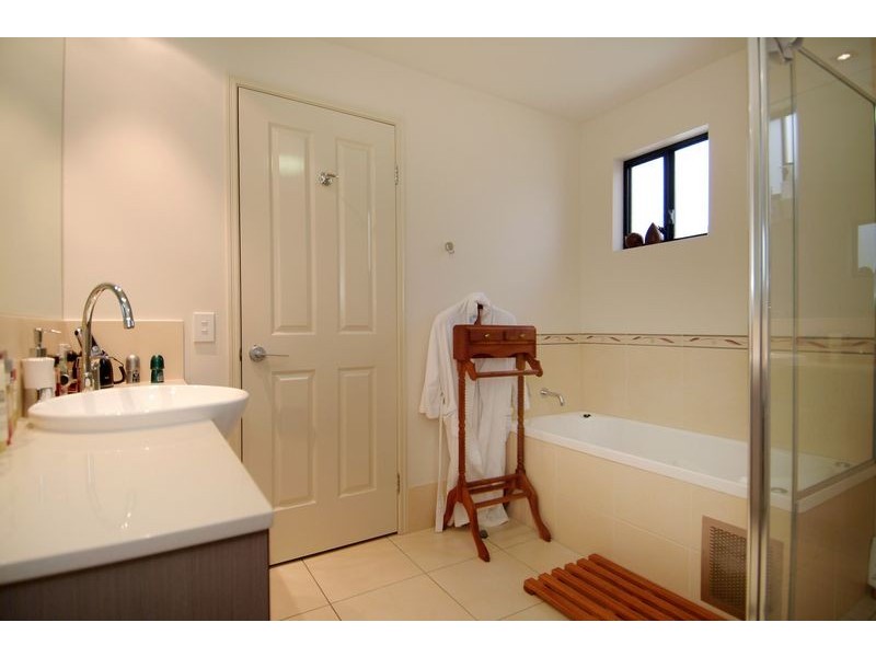 APT. 601/2-4  Lake Street, Piermonde, Cairns QLD 4870