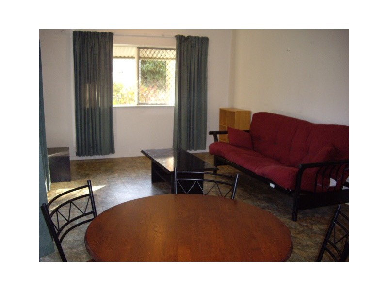 APT. 28 / 4-5  Hollett Close, Cairns North QLD 4870