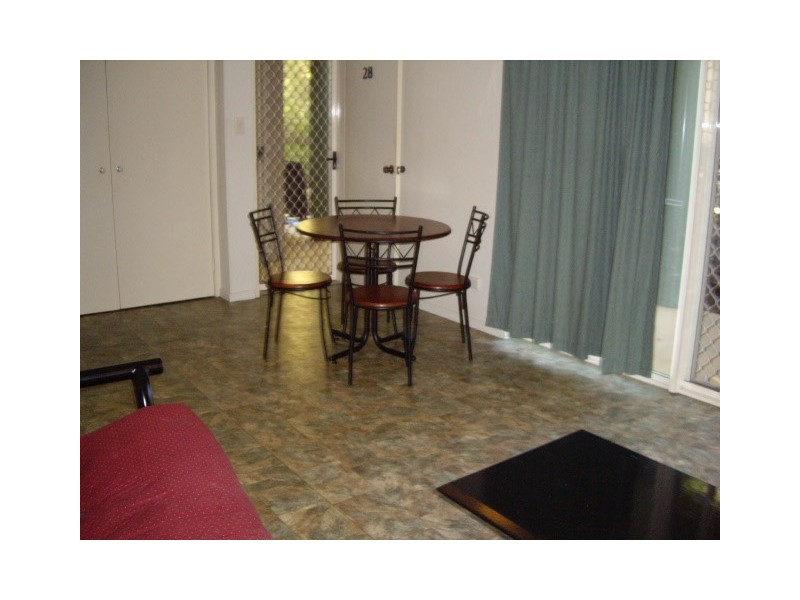 APT. 28 / 4-5  Hollett Close, Cairns North QLD 4870