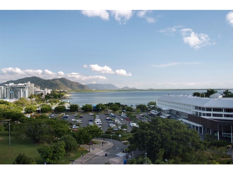 Level 9 APT 68 / MARLIN PARADE, Cairns City QLD 4870