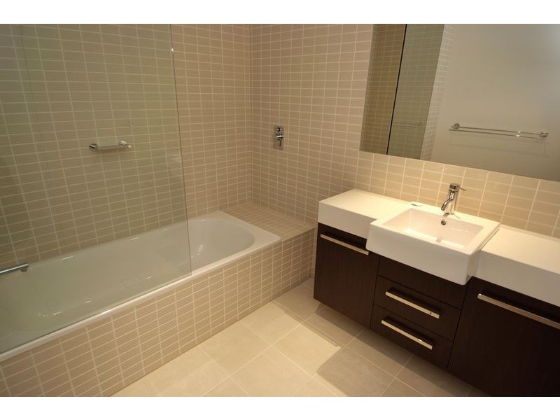 Level 9 APT 68 / MARLIN PARADE, Cairns City QLD 4870