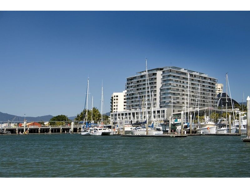 10A  Marlin Parade, Cairns QLD 4870