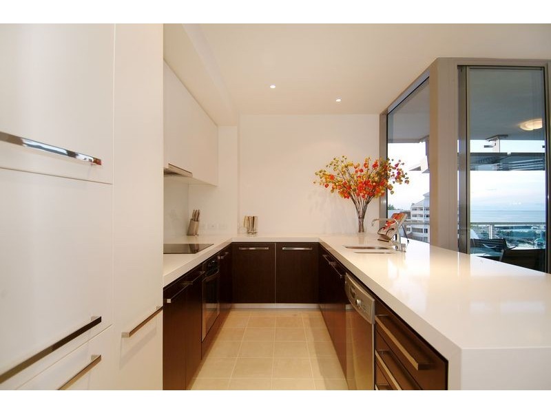 10A  Marlin Parade, Cairns QLD 4870