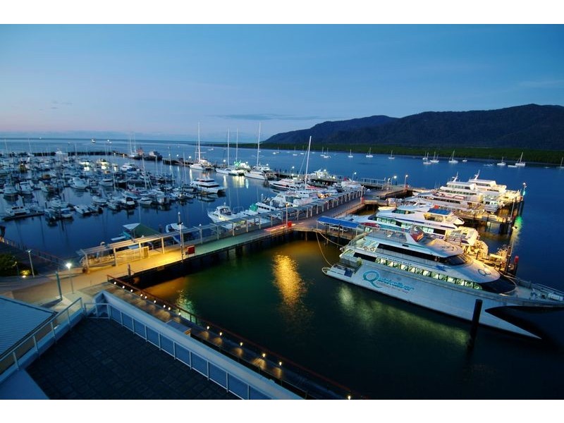 10A  Marlin Parade, Cairns QLD 4870