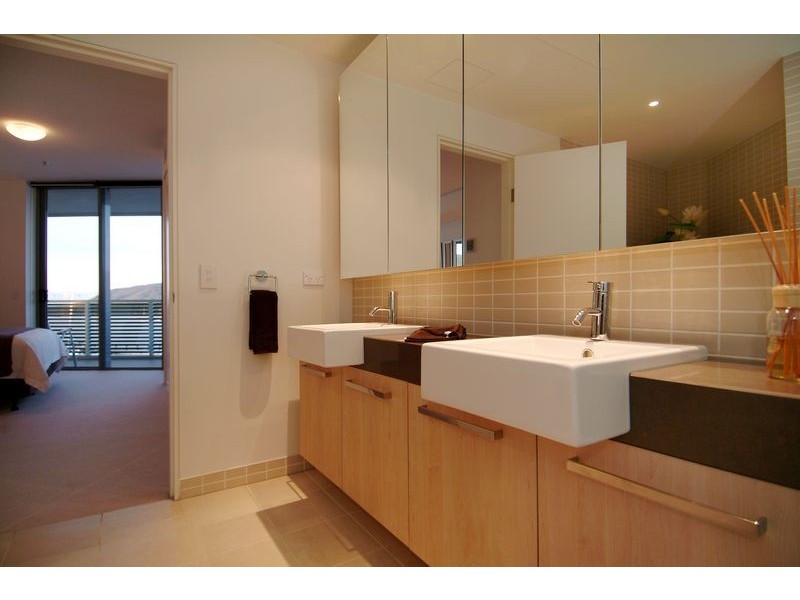 10A  Marlin Parade, Cairns QLD 4870