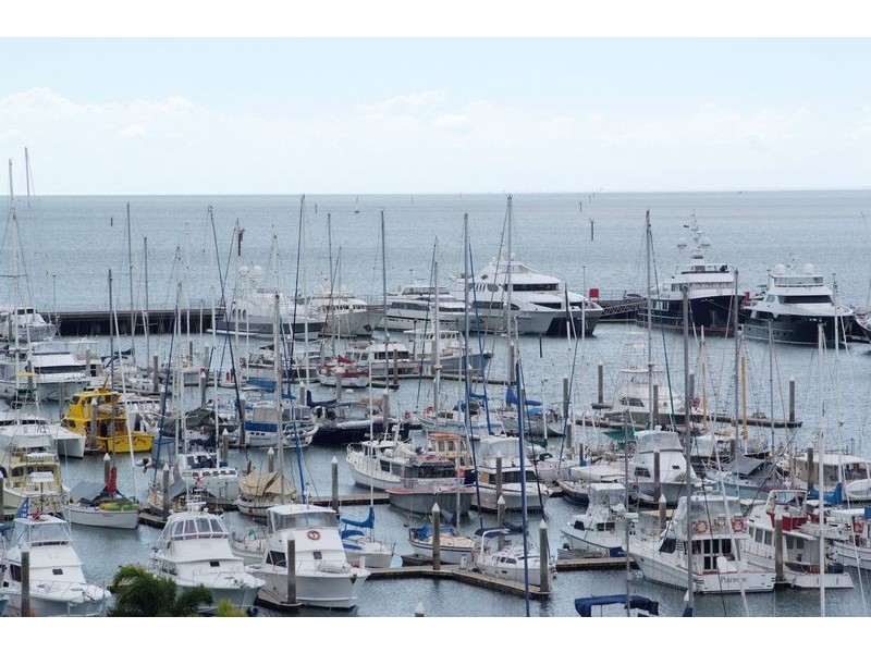 10A  Marlin Parade, Cairns QLD 4870