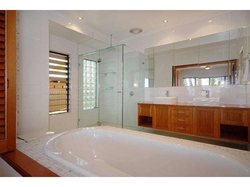 11  ARLINGTON ESPLANADE, Clifton Beach QLD 4879