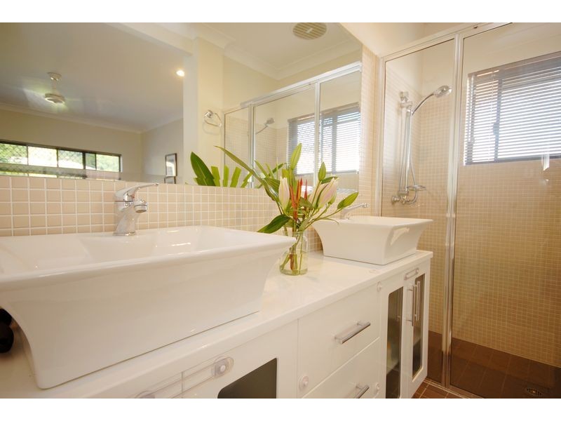 11  ELLIE BANNING CLOSE, Redlynch QLD 4870