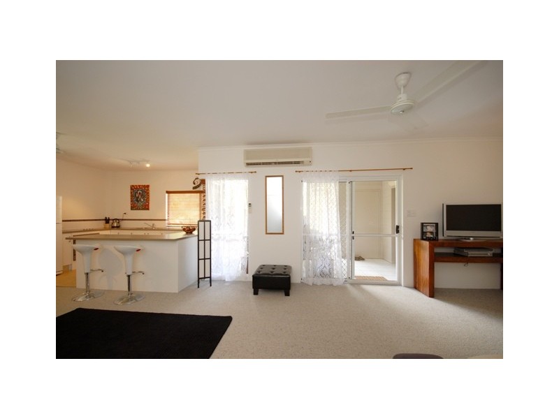 6 / 40 Old Smithfield Road, Freshwater QLD 4870