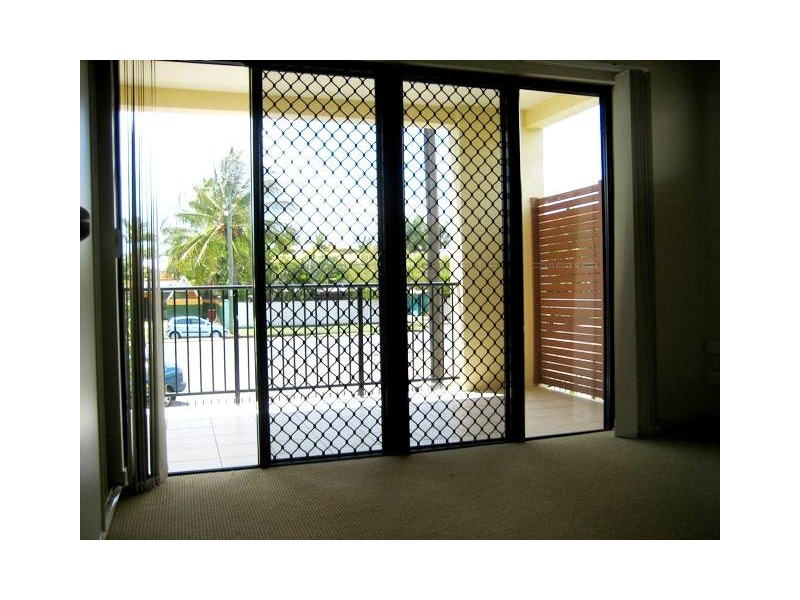 APT. 2 /   243 Mcleod Street, Cairns QLD 4870