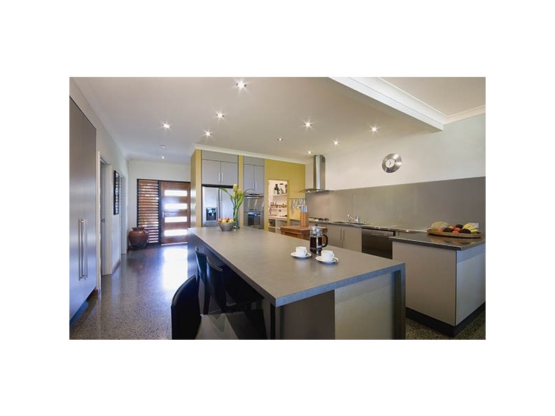 18  Evans Road, Cairns QLD 4870