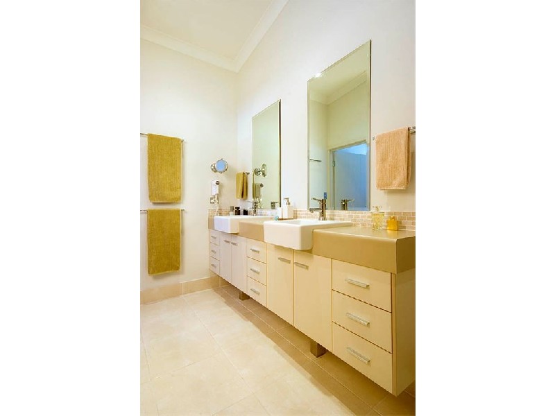 18  Evans Road, Cairns QLD 4870