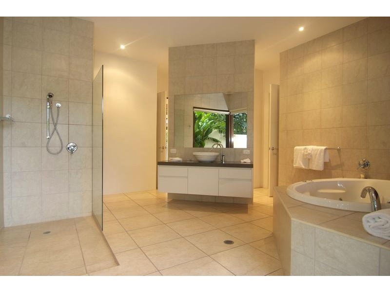 20  Barrier Street, Port Douglas QLD 4877