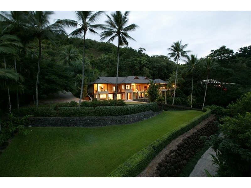 114  Hillview Cres, Whitfield QLD 4870