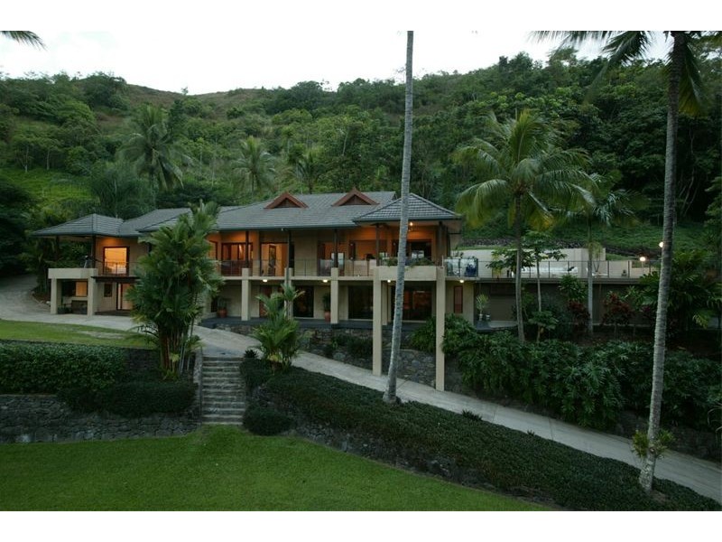 114  Hillview Cres, Whitfield QLD 4870