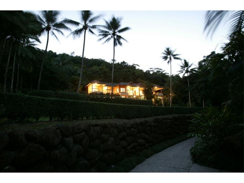 114  Hillview Cres, Whitfield QLD 4870