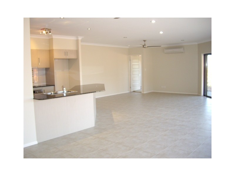 4  Buckinghamia Street, Redlynch QLD 4870