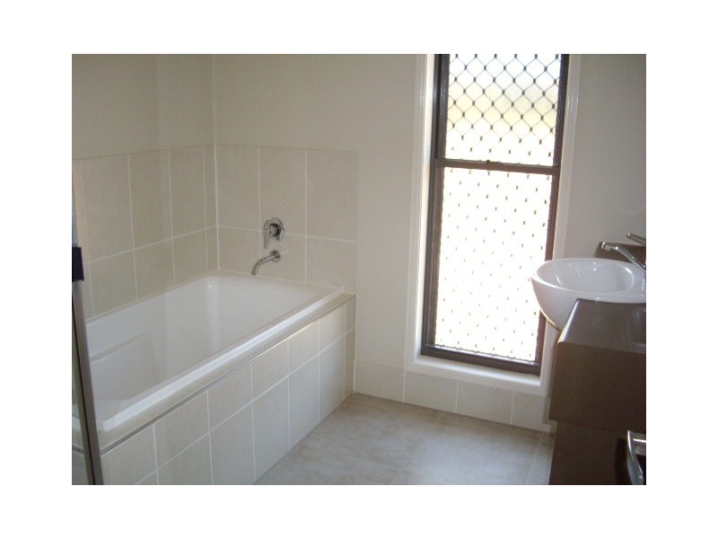 4  Buckinghamia Street, Redlynch QLD 4870