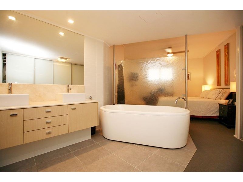 APT 102/   72-74 The Strand, Townsville QLD 4810