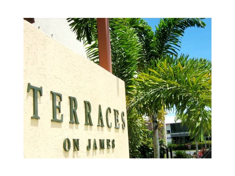 APT. 2 /   243 Mcleod Street, Cairns North QLD 4870