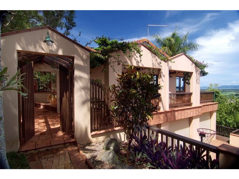 17 Amaroo Close, Smithfield QLD 4878