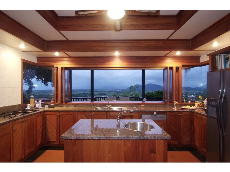 17 Amaroo Close, Smithfield QLD 4878