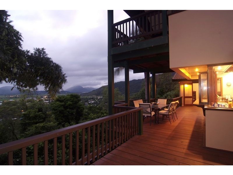 17 Amaroo Close, Smithfield QLD 4878