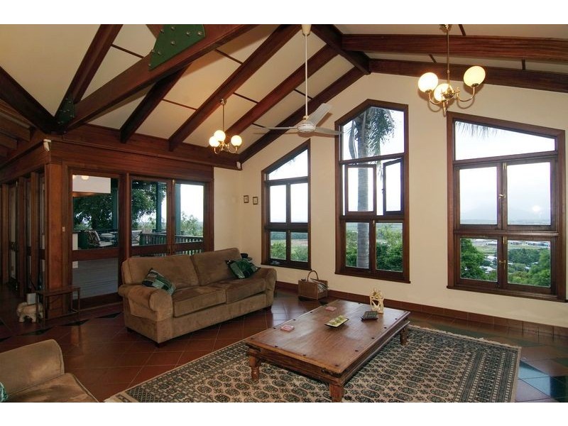 17 Amaroo Close, Smithfield QLD 4878