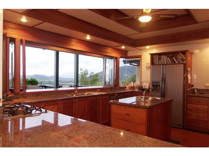 17 Amaroo Close, Smithfield QLD 4878