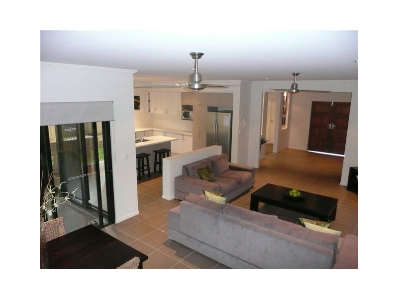 3 Rossman Road, Smithfield QLD 4878